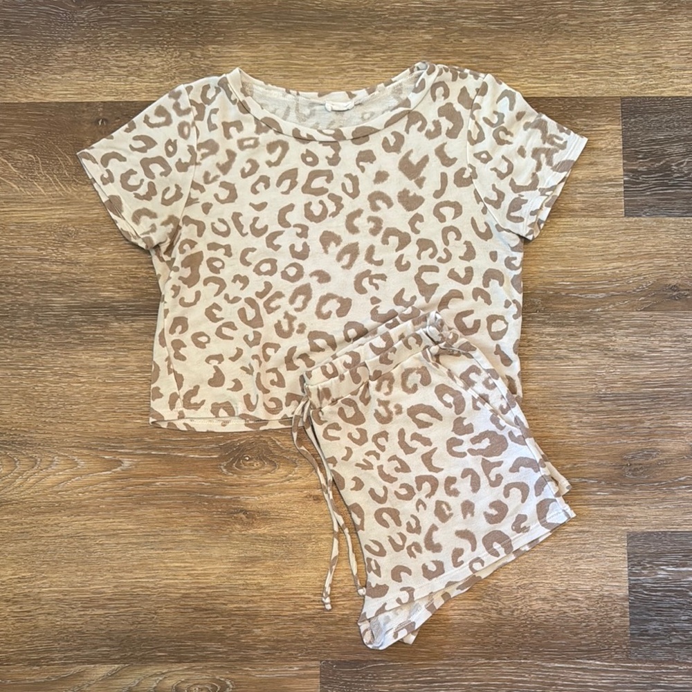 Le Lis Leopard Print Lounge Set